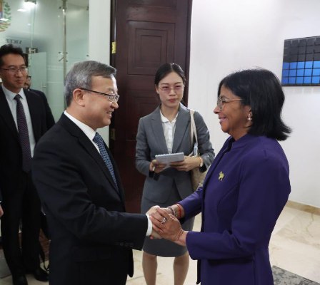 Wang Shouwen with Delcy Rodriguez.